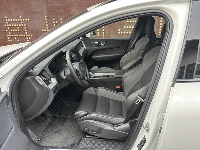 Volvo XC60 2025 B5 AWD Intelligent Far Sport – фото 8