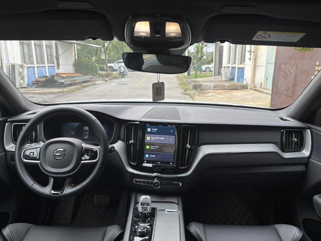Volvo XC60 2025 B5 AWD Intelligent Far Sport – фото 11