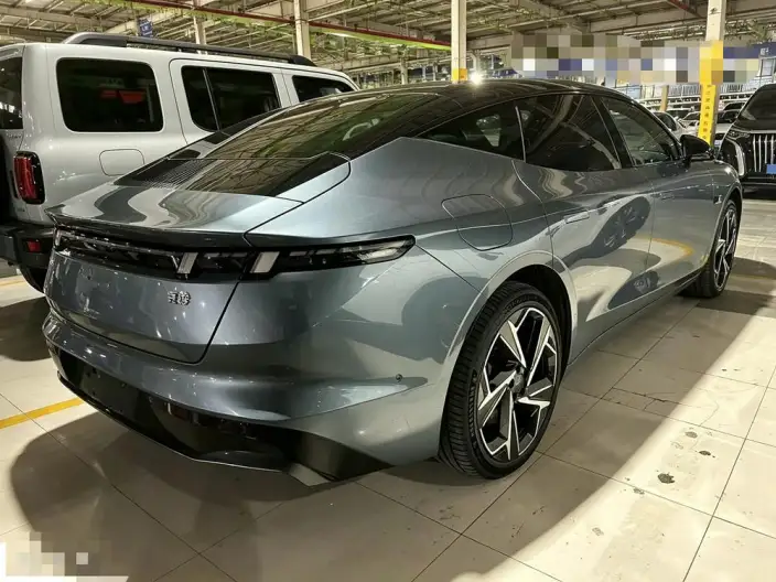 **Lynk & Co Z10** 2024 Model 95kWh 702km 4WD Smart Driving Ultra – фото 5