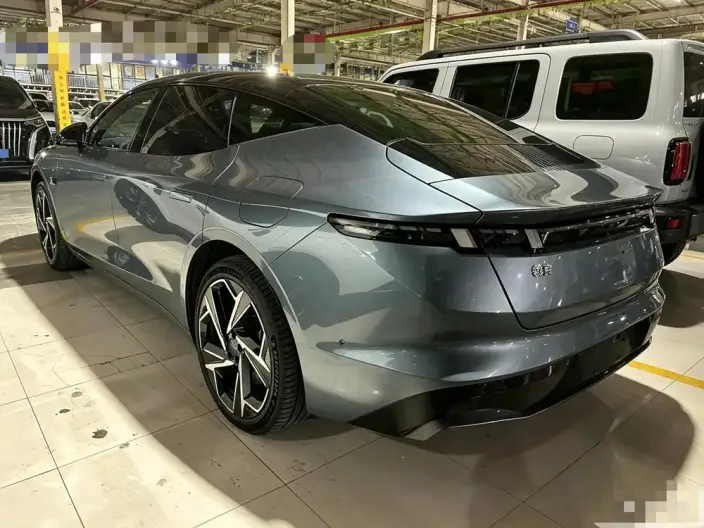**Lynk & Co Z10** 2024 Model 95kWh 702km 4WD Smart Driving Ultra – фото 6