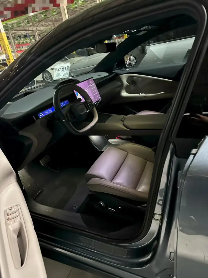 **Lynk & Co Z10** 2024 Model 95kWh 702km 4WD Smart Driving Ultra – фото 9