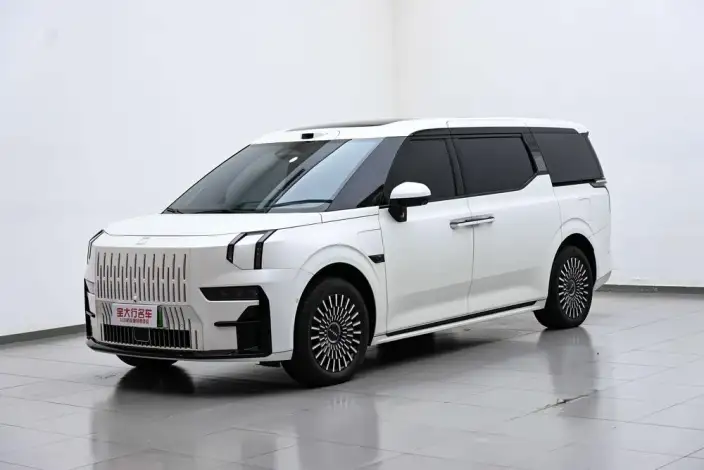 ZEEKR 009 2024 Model VI seat Executive Edition 4WD 108kWh – фото 1