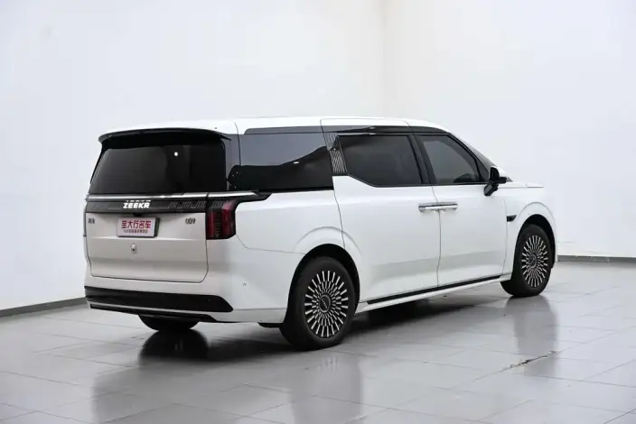ZEEKR 009 2024 Model VI seat Executive Edition 4WD 108kWh – фото 6