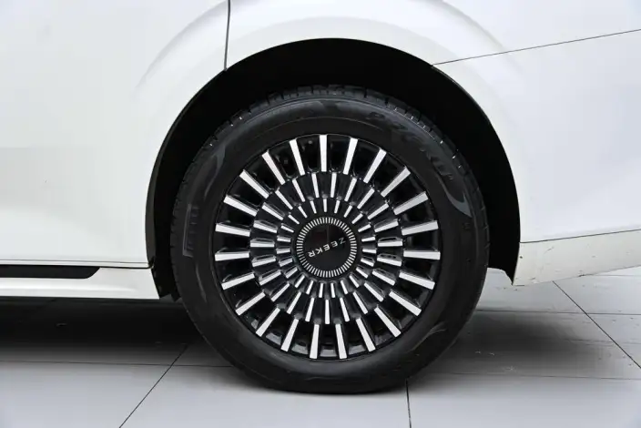 ZEEKR 009 2024 Model VI seat Executive Edition 4WD 108kWh – фото 8