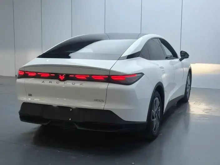 Arcfox α-S 5 2025 Model Facelift 560PRO 185kW – фото 6
