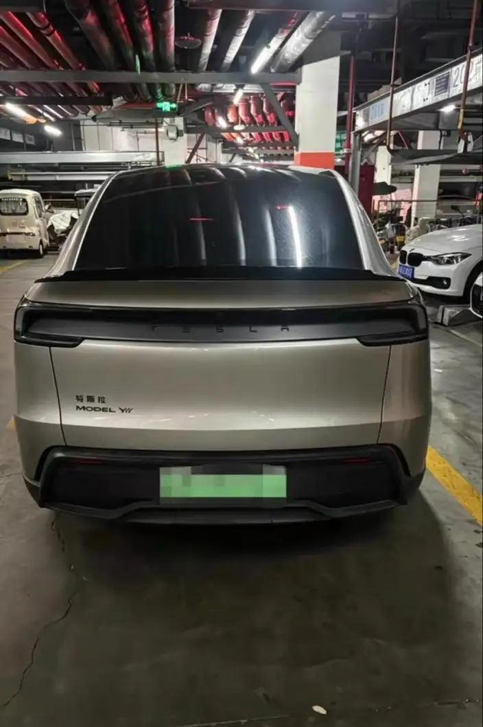 Model Y L 2026 Model Standard Edition – фото 3