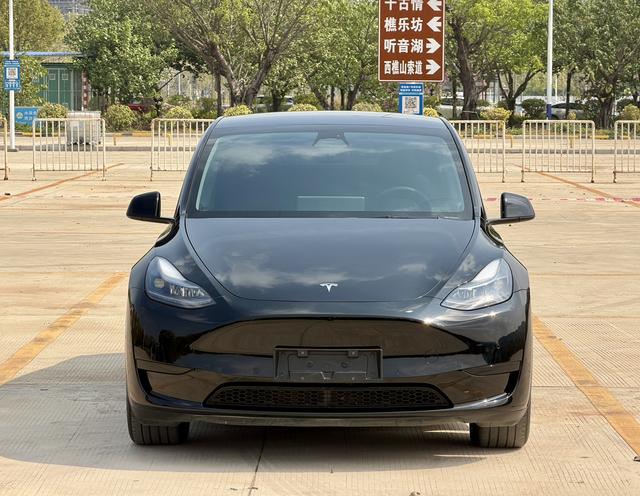 Tesla Model Y 2023 RWD – фото 2