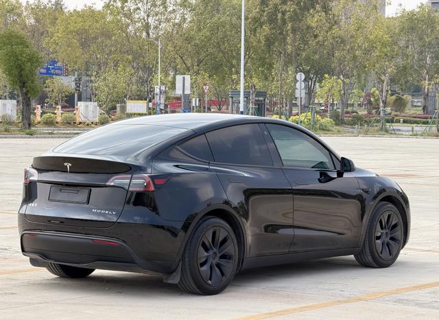 Tesla Model Y 2023 RWD – фото 5