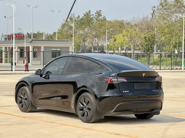 Tesla Model Y 2023 RWD – фото 6