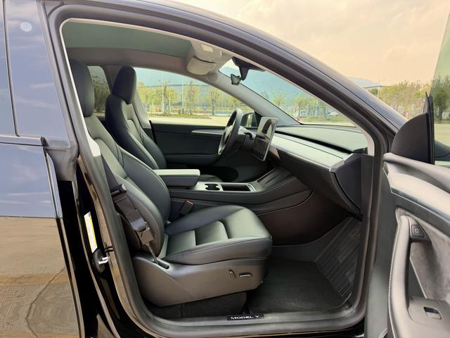 Tesla Model Y 2023 RWD – фото 13
