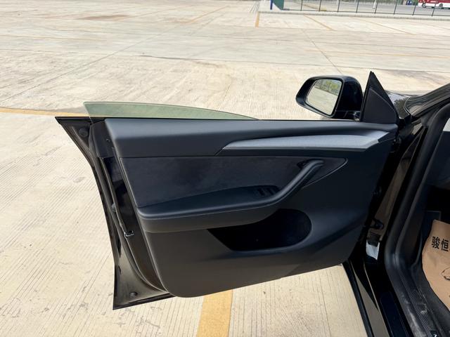 Tesla Model Y 2023 RWD – фото 17