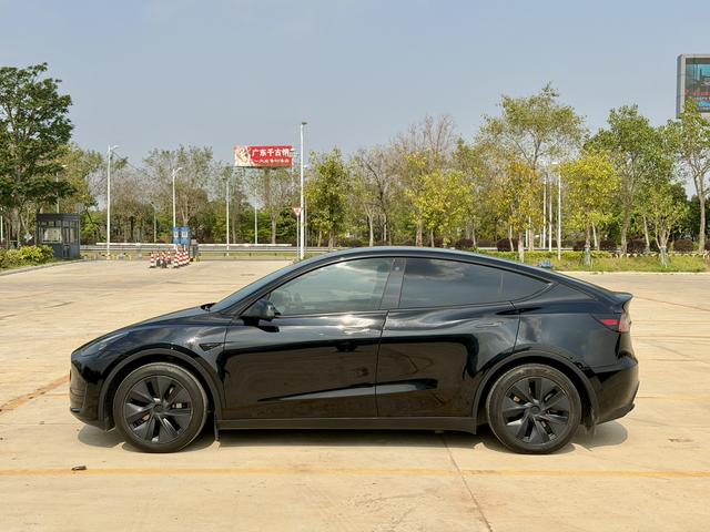 Tesla Model Y 2023 RWD – фото 20