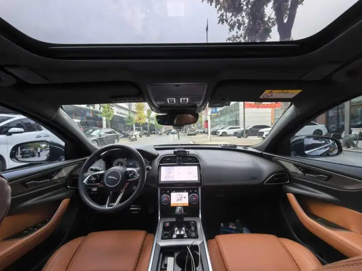 Jaguar XE L 2024 Model 2.0T 250PS R-DYNAMIC S Enterprising Sports Edition – фото 7