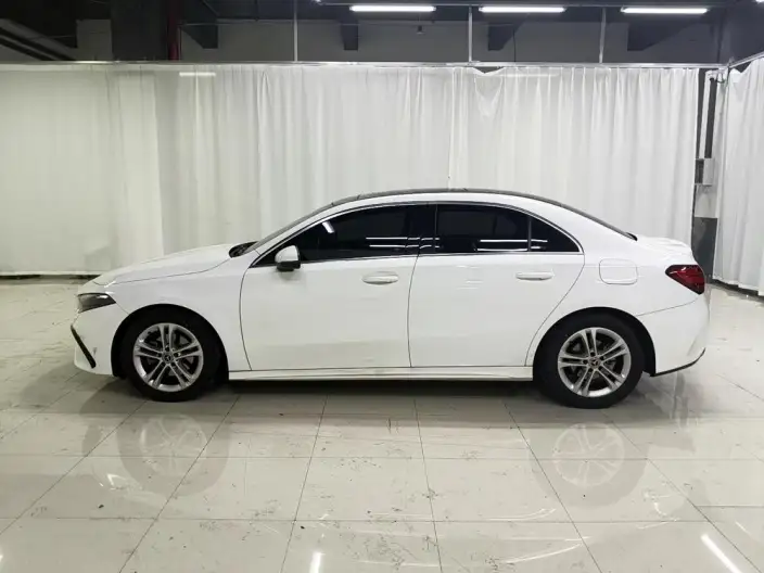Mercedes-Benz A-class 2024 Model A 180 L – фото 4