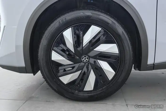 Venucia V+ DD-i 2023 Model 110KM iE Edition – фото 8
