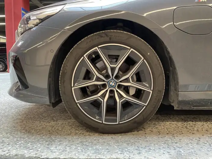 BMW i5 2024 Model eDrive35L Exclusive Model M Sports Set – фото 8