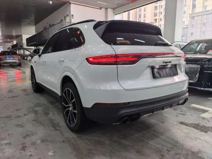 Cayenne E-Hybrid 2023 Model Cayenne E-Hybrid 2.0T Platinum edition – фото 4