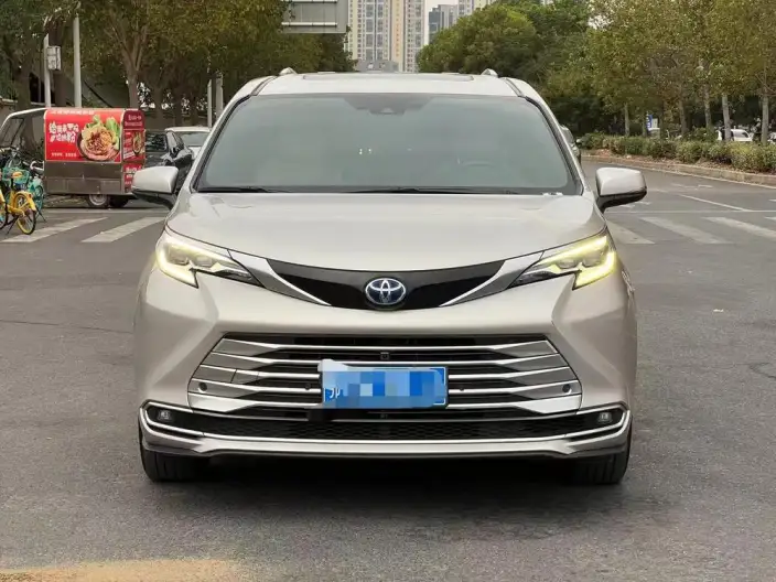 Toyota Sienna 2021 Model 2.5L Hybrid Platinum edition – фото 2