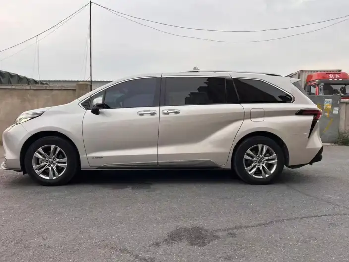 Toyota Sienna 2021 Model 2.5L Hybrid Platinum edition – фото 4