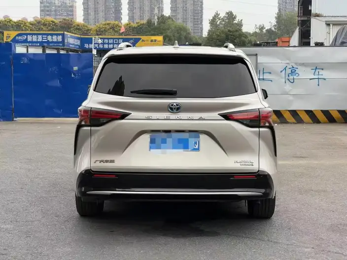 Toyota Sienna 2021 Model 2.5L Hybrid Platinum edition – фото 6