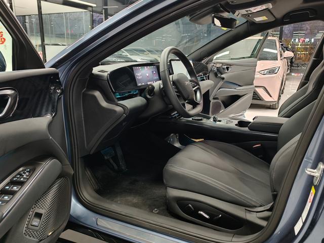 BYD Han DM 2025 DM-i 125KM Premium – фото 7