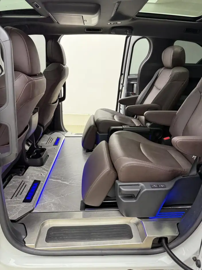 Toyota Sienna 2021 Model 2.5L Hybrid Platinum edition – фото 7