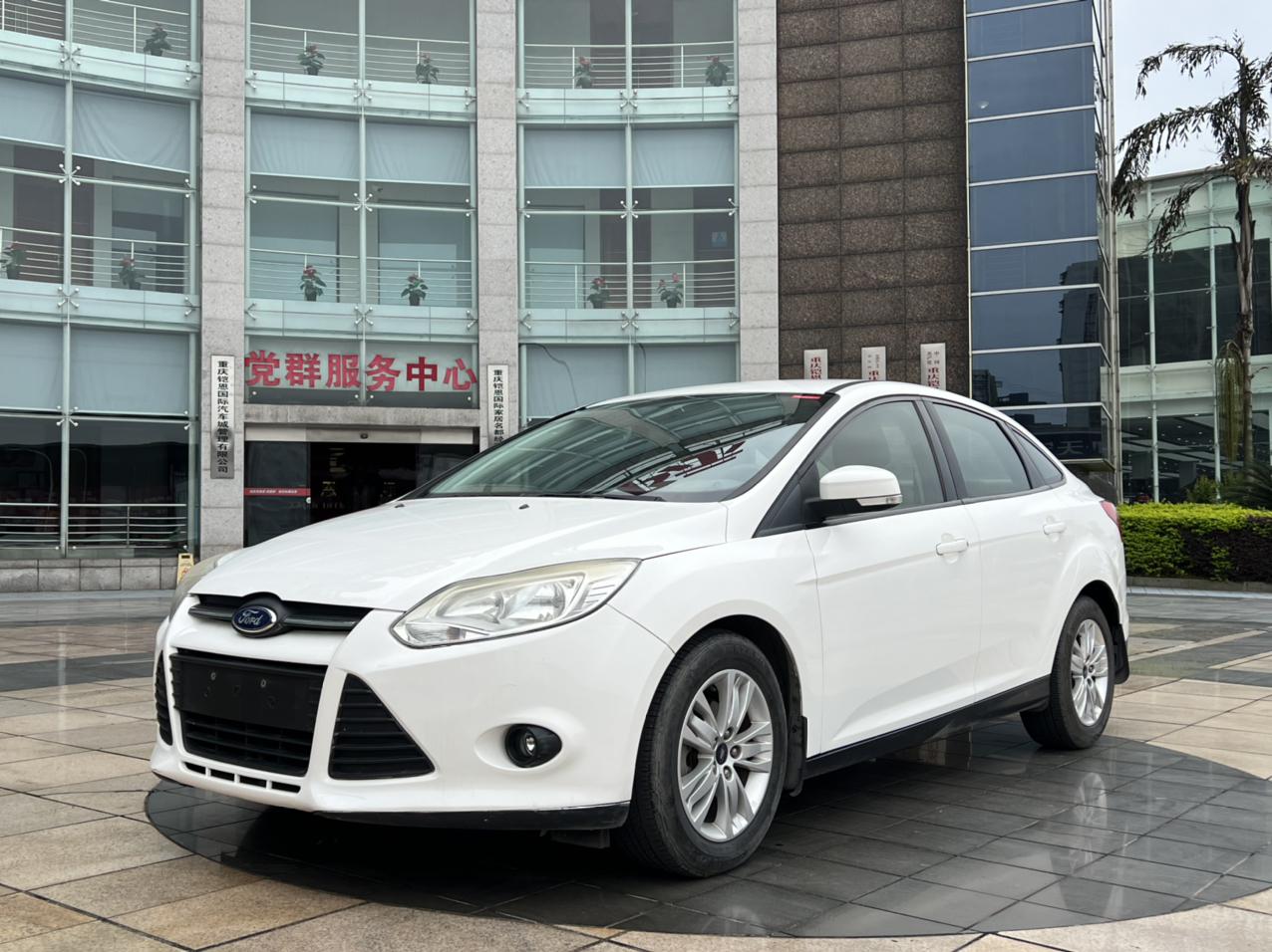 Ford Focus Sedan 2012 1.6L Automatic Comfort – фото 1