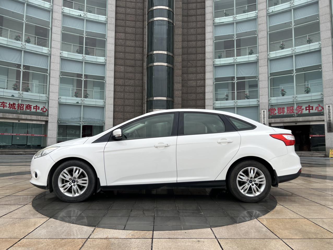 Ford Focus Sedan 2012 1.6L Automatic Comfort – фото 3