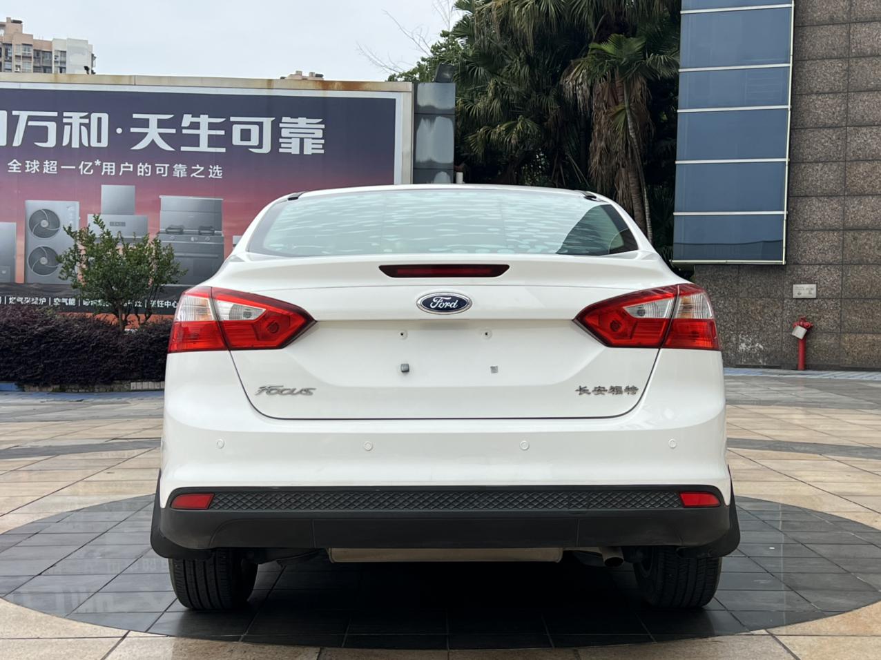Ford Focus Sedan 2012 1.6L Automatic Comfort – фото 5