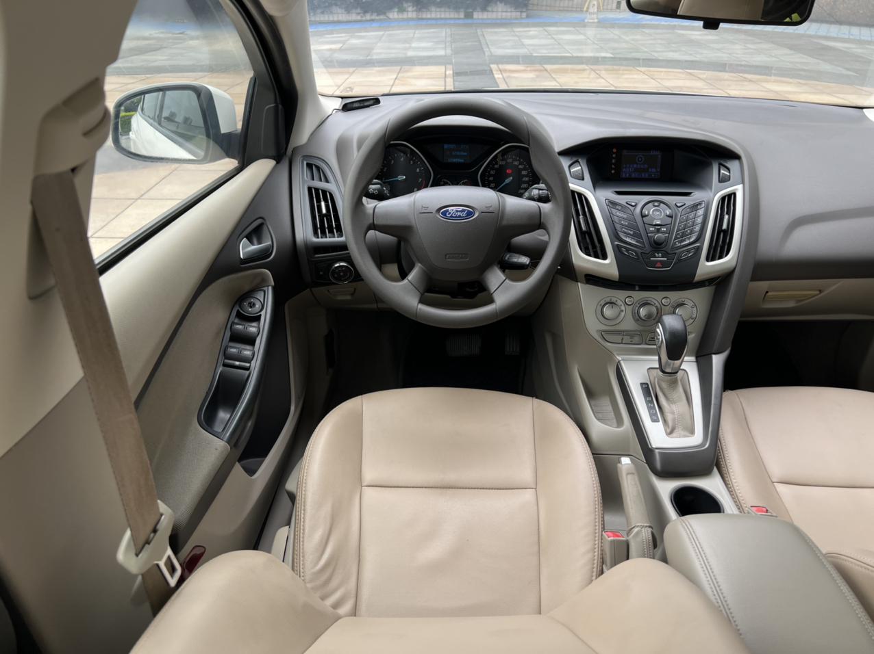 Ford Focus Sedan 2012 1.6L Automatic Comfort – фото 10