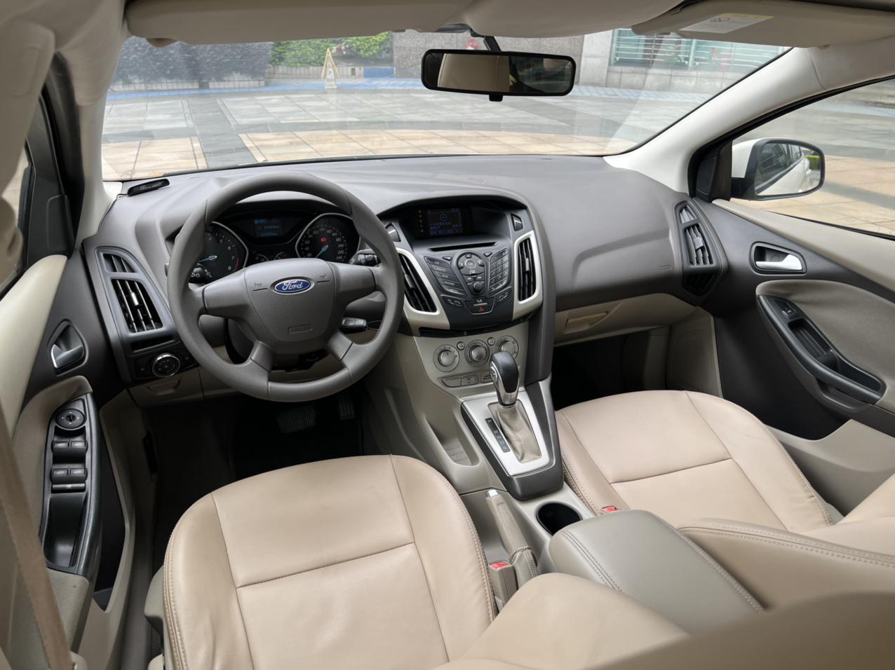 Ford Focus Sedan 2012 1.6L Automatic Comfort – фото 11