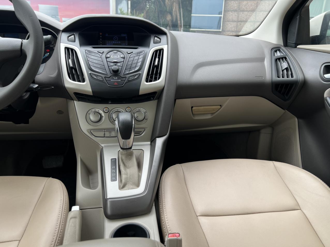 Ford Focus Sedan 2012 1.6L Automatic Comfort – фото 16