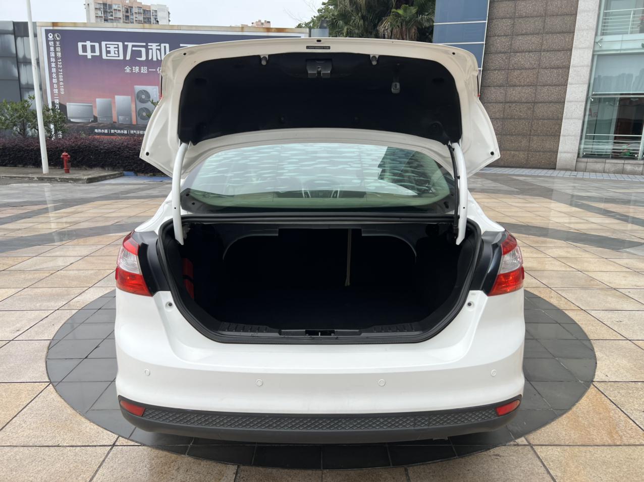 Ford Focus Sedan 2012 1.6L Automatic Comfort – фото 19
