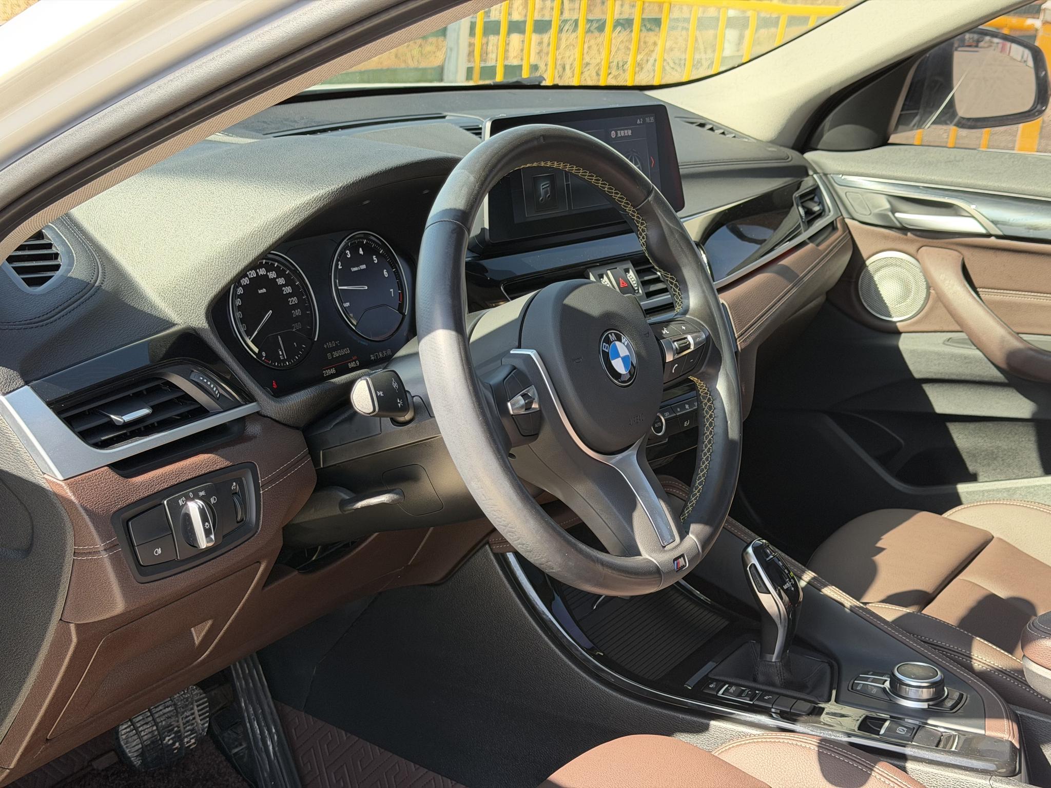 BMW X2 Раздел 2023 sDrive25i M O f f -road Set – фото 11
