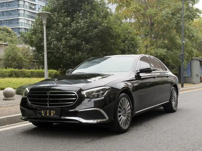 Mercedes-Benz E-Class 2023 Model E 300 L Luxury Model sedan – фото 1