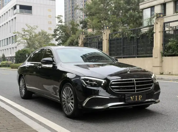 Mercedes-Benz E-Class 2023 Model E 300 L Luxury Model sedan – фото 3