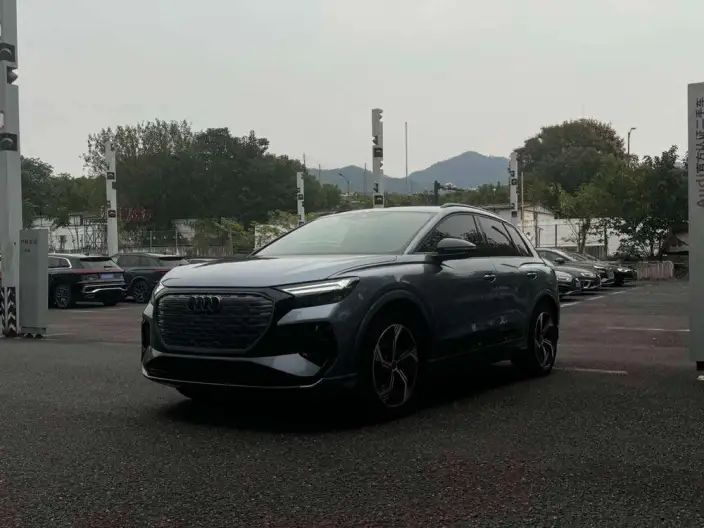 Audi Q4 e-tron 2024 Model 50 e-tron quattro Genesis Night Edition – фото 1