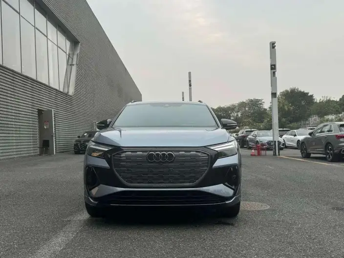 Audi Q4 e-tron 2024 Model 50 e-tron quattro Genesis Night Edition – фото 2