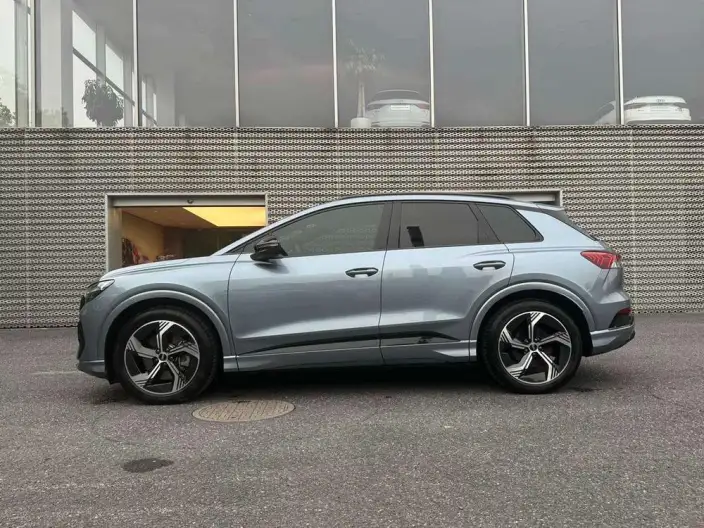 Audi Q4 e-tron 2024 Model 50 e-tron quattro Genesis Night Edition – фото 4