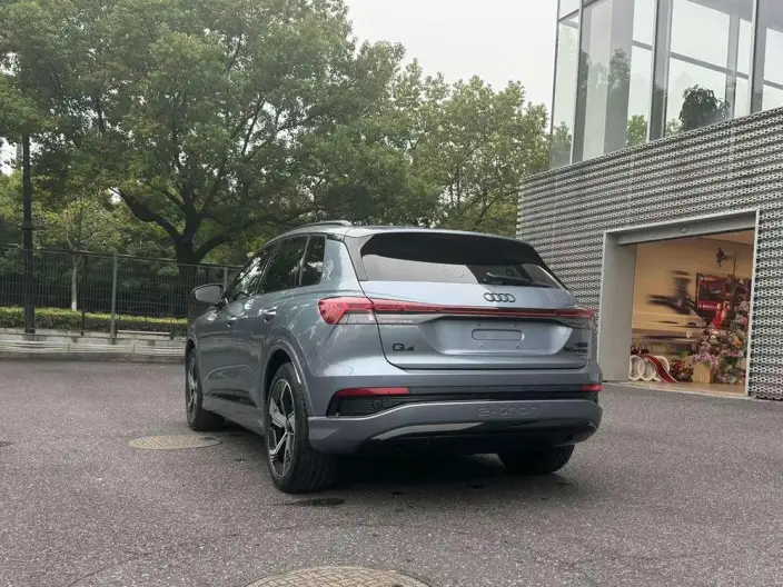 Audi Q4 e-tron 2024 Model 50 e-tron quattro Genesis Night Edition – фото 5