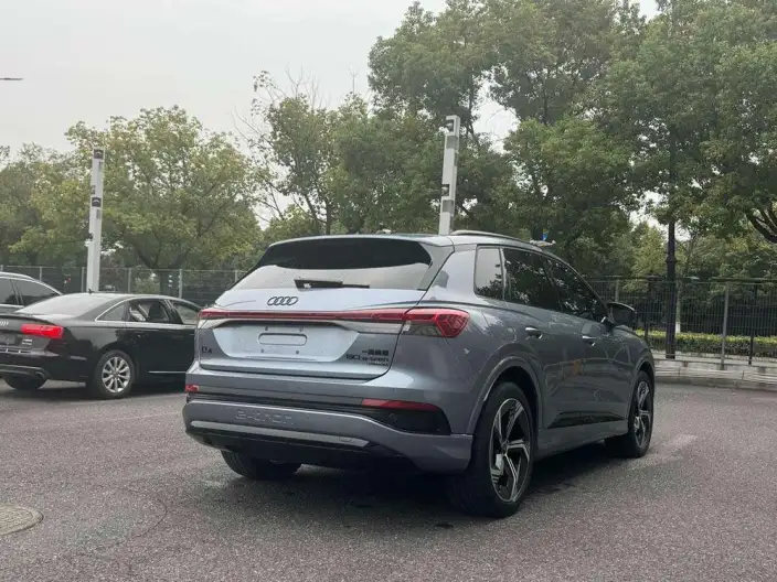 Audi Q4 e-tron 2024 Model 50 e-tron quattro Genesis Night Edition – фото 7