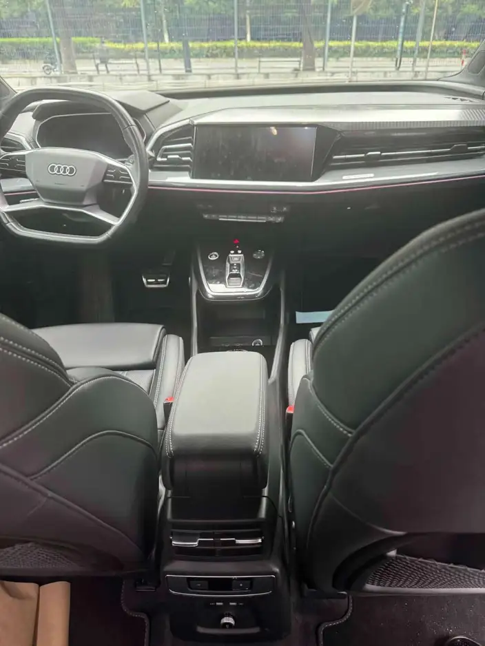 Audi Q4 e-tron 2024 Model 50 e-tron quattro Genesis Night Edition – фото 8