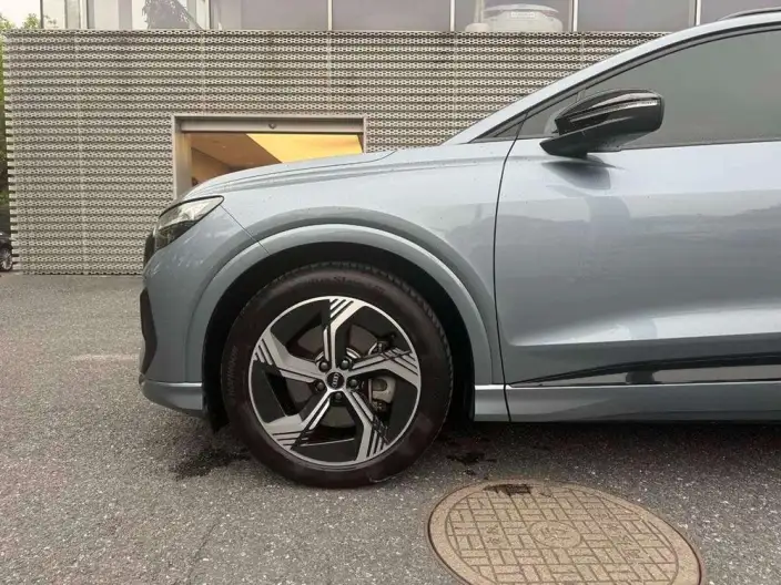 Audi Q4 e-tron 2024 Model 50 e-tron quattro Genesis Night Edition – фото 10