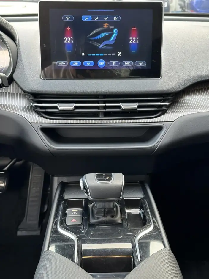 Hongqi E-QM5 2024 Model 450KM Travel Edition 100kW – фото 8