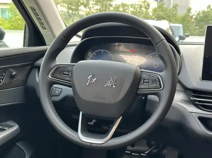 Hongqi E-QM5 2024 Model 450KM Travel Edition 100kW – фото 9