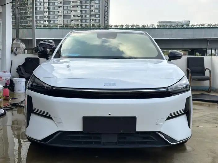 Geely Galaxy L6 2023 Model 1.5T DHT 60km PLUS – фото 2