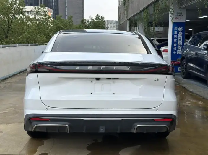 Geely Galaxy L6 2023 Model 1.5T DHT 60km PLUS – фото 3