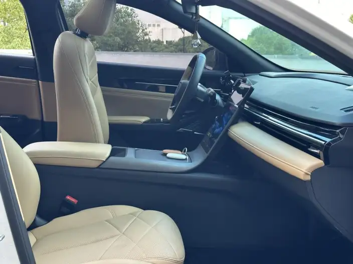 Geely Galaxy L6 2023 Model 1.5T DHT 60km PLUS – фото 5