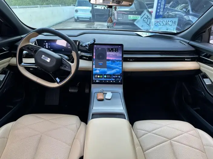 Geely Galaxy L6 2023 Model 1.5T DHT 60km PLUS – фото 7