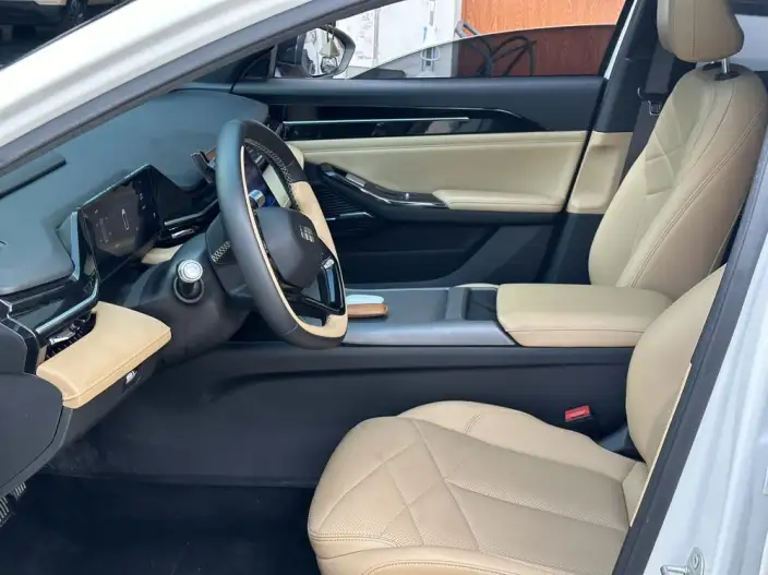 Geely Galaxy L6 2023 Model 1.5T DHT 60km PLUS – фото 10